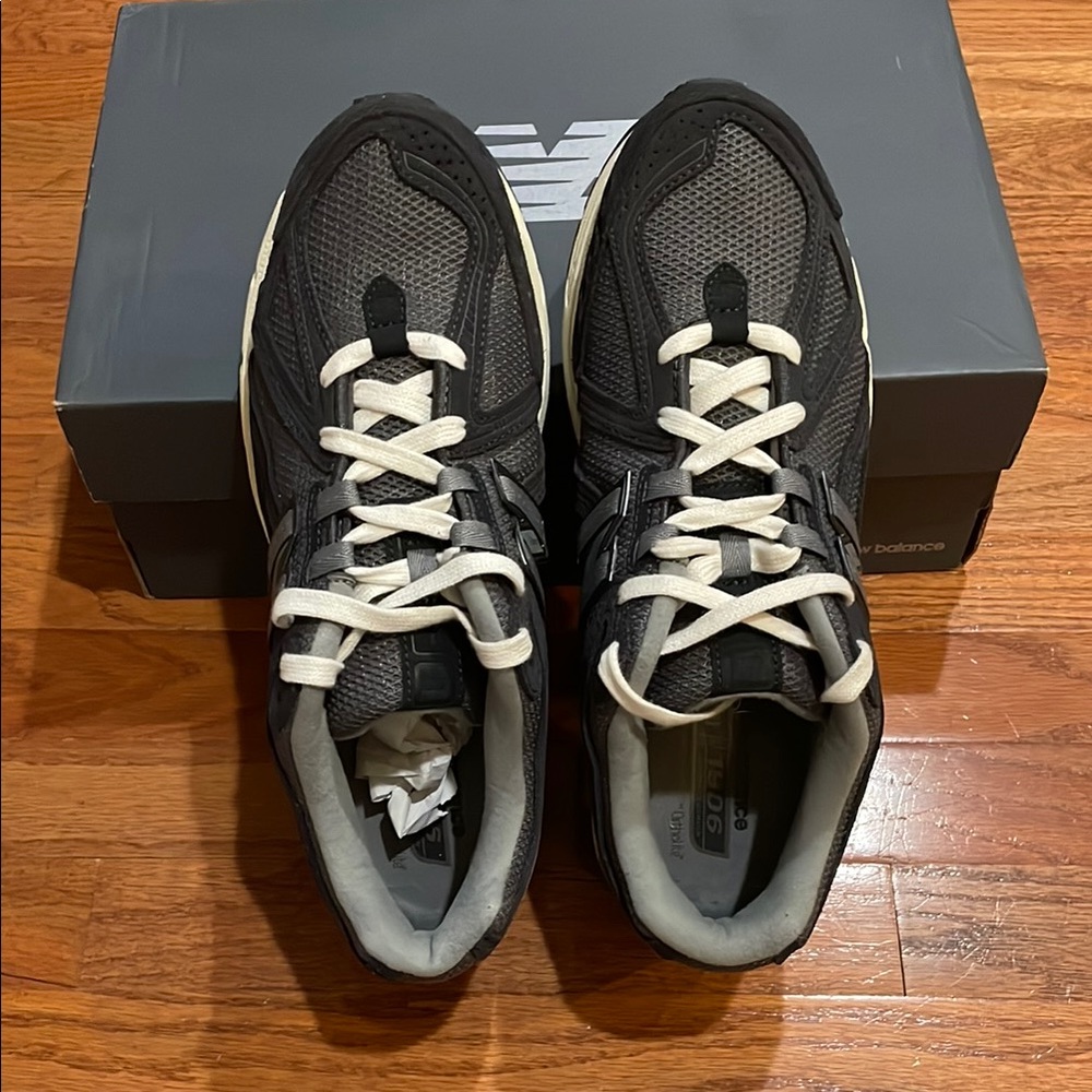 New Balance Men's black/brown w/ gray accents Sneakers size 11 New in the box - Picture 3 of 7